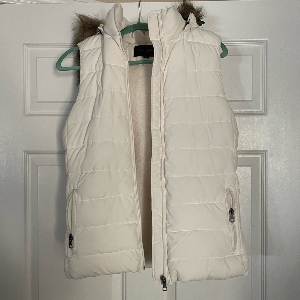 Never worn white ski hooded ski vest - banana republic